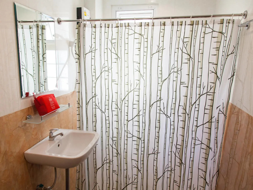 ZEN Rooms Samsen 3