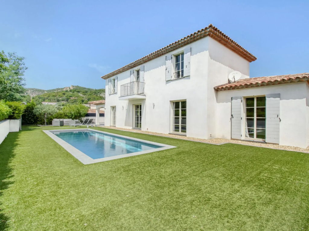 Villa in Le Plan-de-la-Tour with Pool