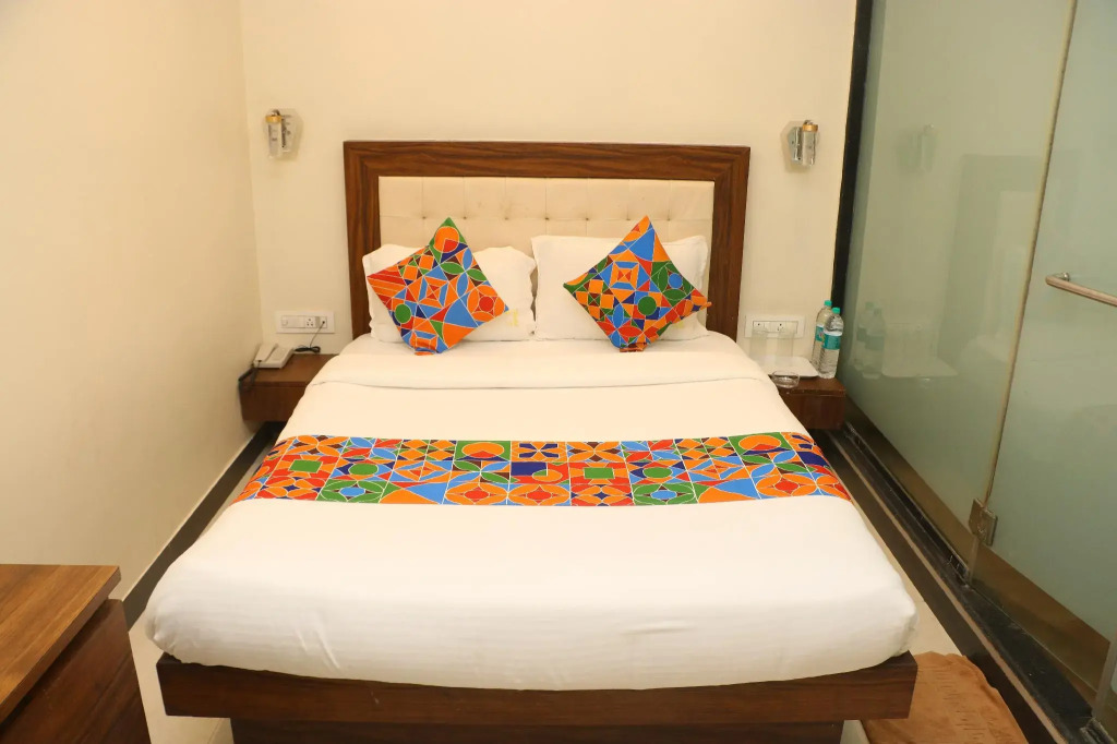 Hotel Yellow Season