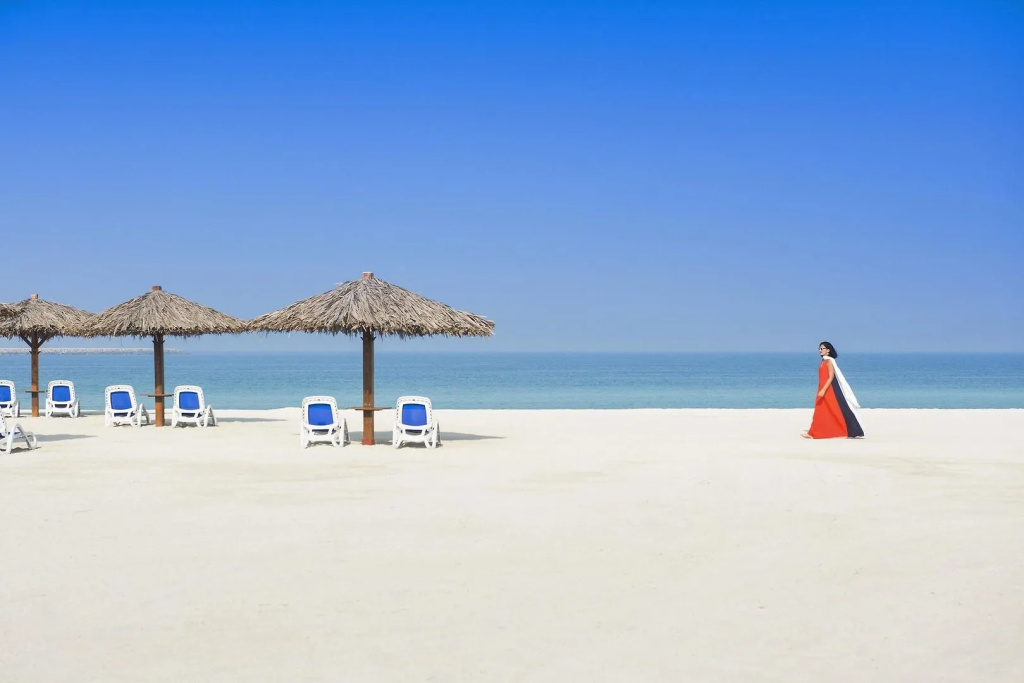 Курортный отель Sofitel Al Hamra Beach Resort