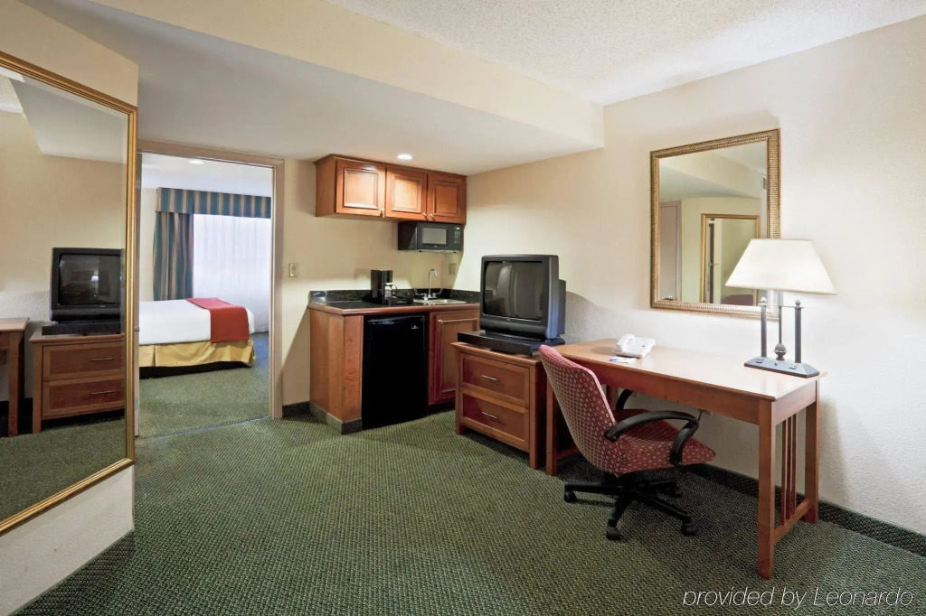 Holiday Inn Express & Suites Miami - Hialeah by IHG