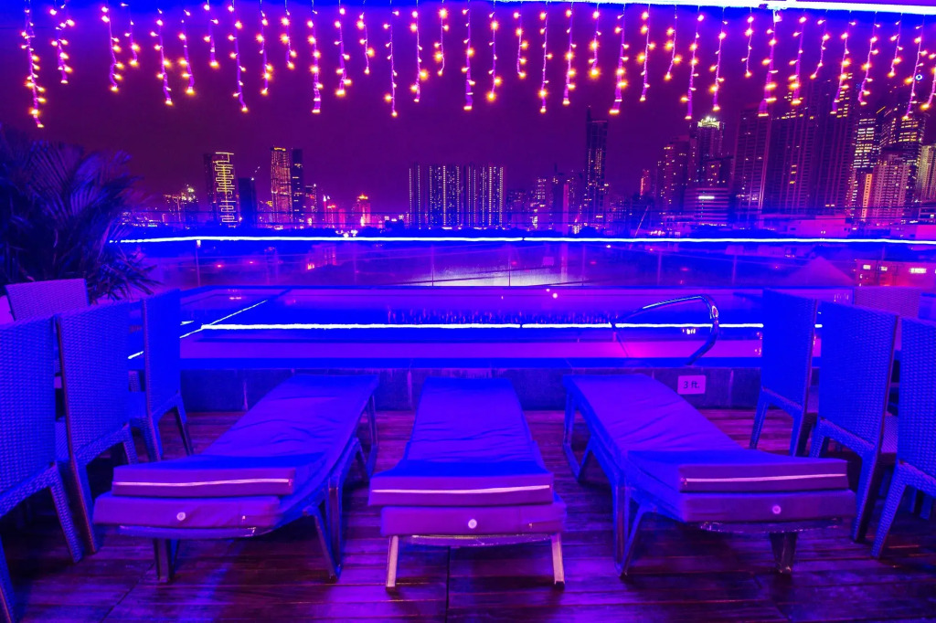 Jade Hotel and Suites