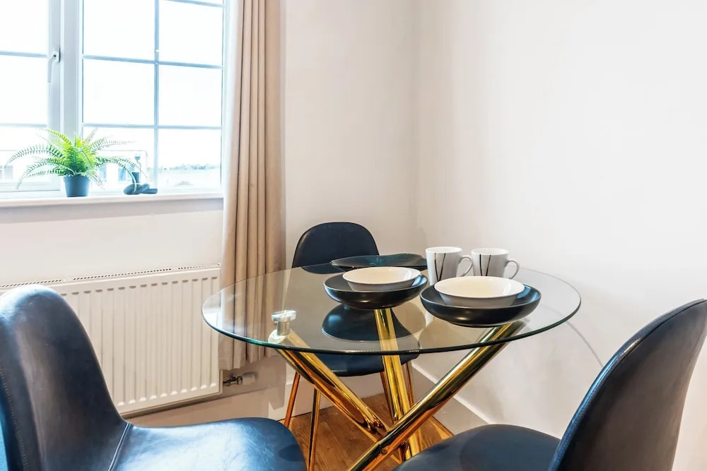 Central - Stay 4 - Wifi - Parking - Near Transport