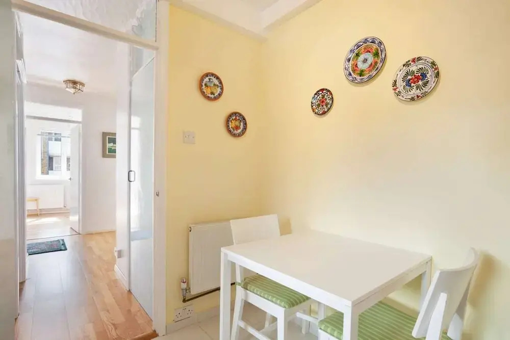 Spacious 3 Bed Flat W/communal Garden in Euston