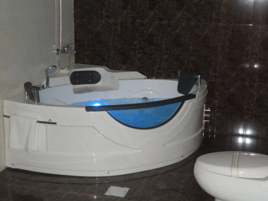 Meral Crown Hotel