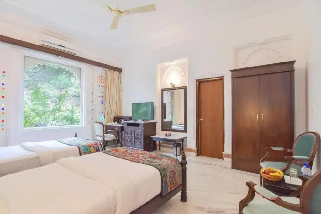 Raj Kuber - A Boutique Lake View Hotel