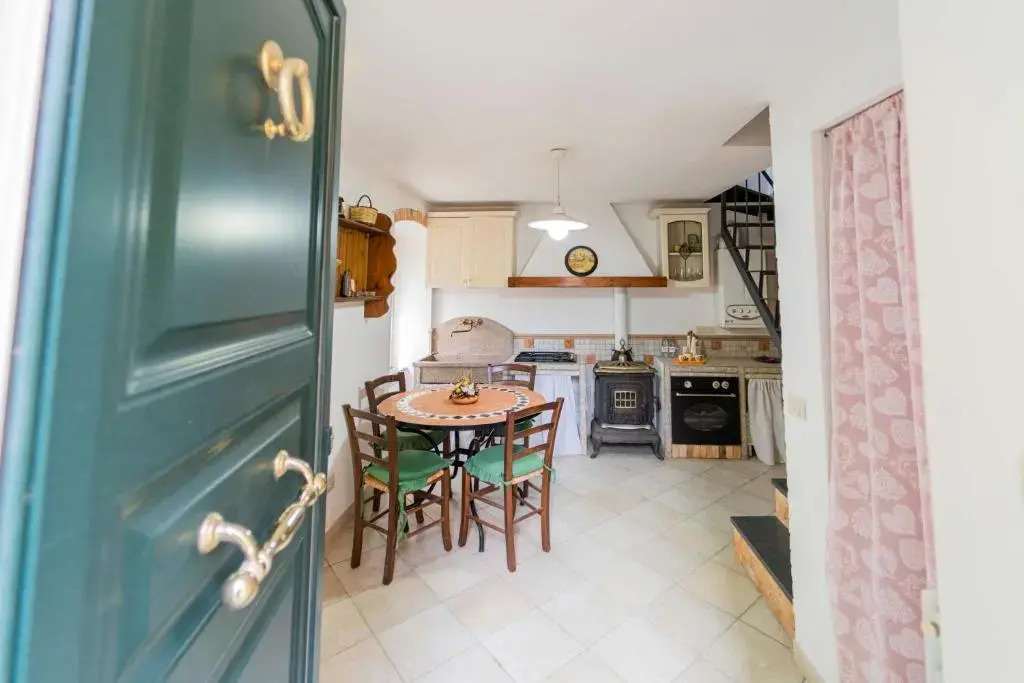 129 - Casa indipendente Velva, 15 km dal mare