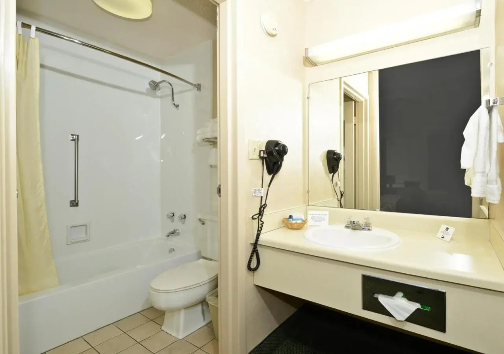 Hotel Red Rose by Townhouse Covington I-64