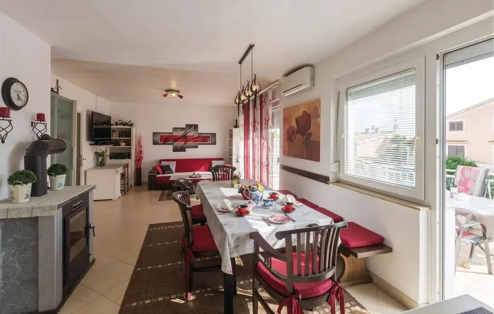 Awesome Apartment in Porec With 4 Bedrooms and Wifi