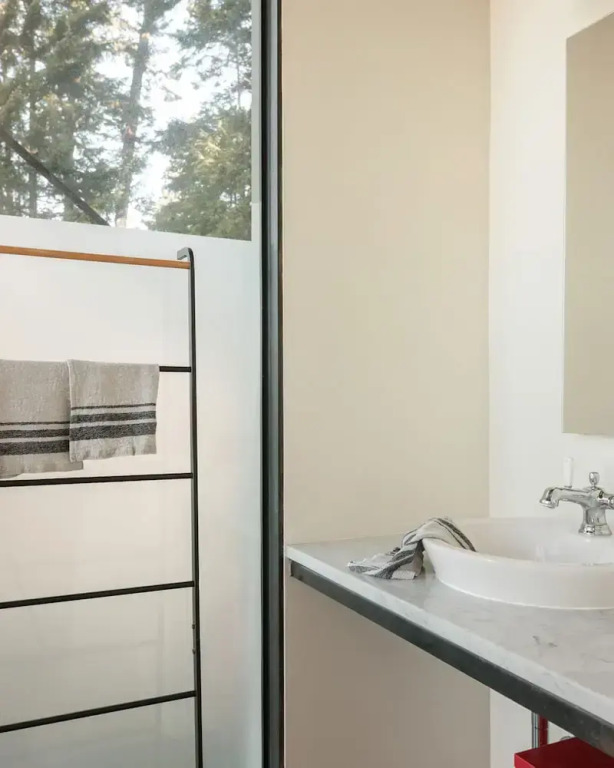 Conner Glass Cabin by Boutique