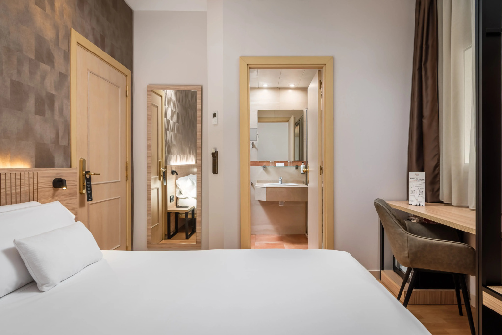 Отель Petit Palace Eixample