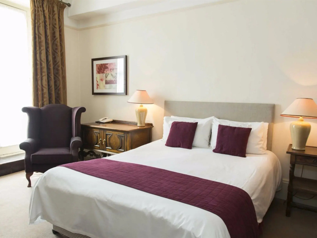 George Hotel & Granary
