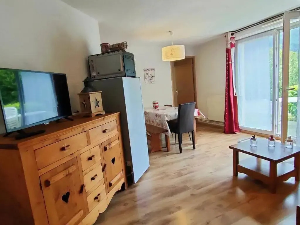 Appartement Cauterets, 1 pièce, 6 personnes - FR-1-234-182