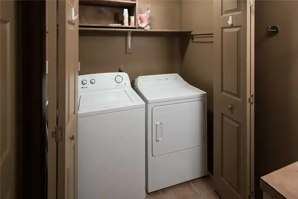 Adobe Hacienda - Three Bedroom Cabin with Hot Tub
