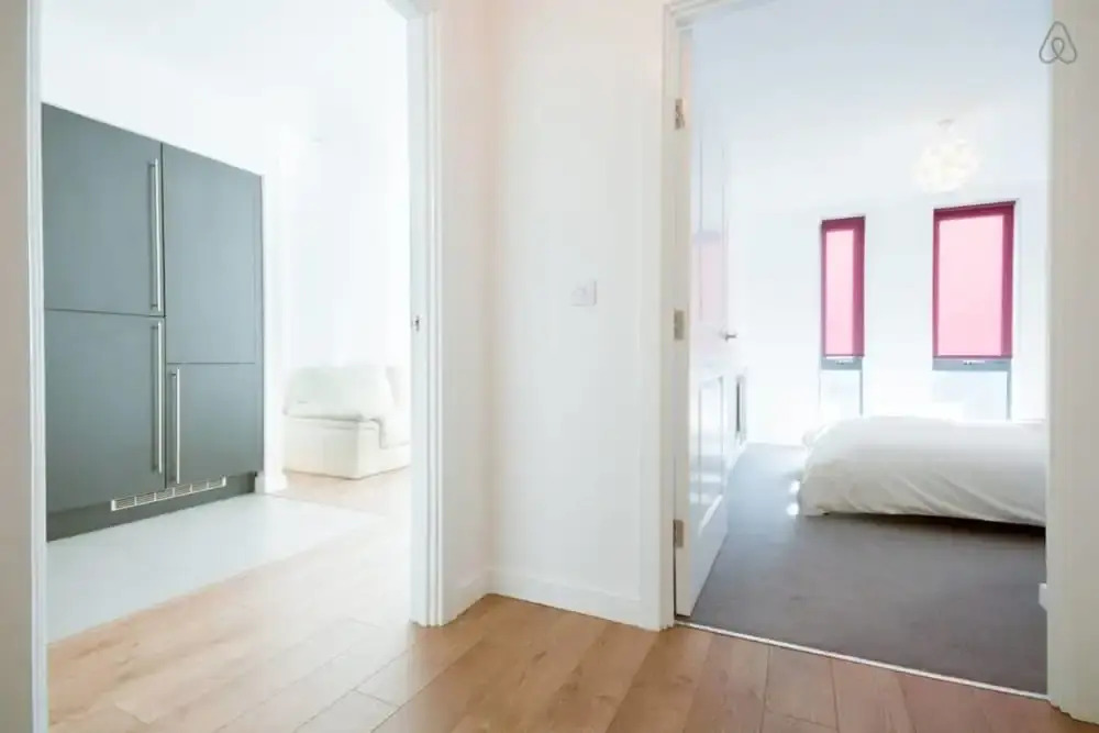 Bright 1BR Flat - 10 min Canary Wharf
