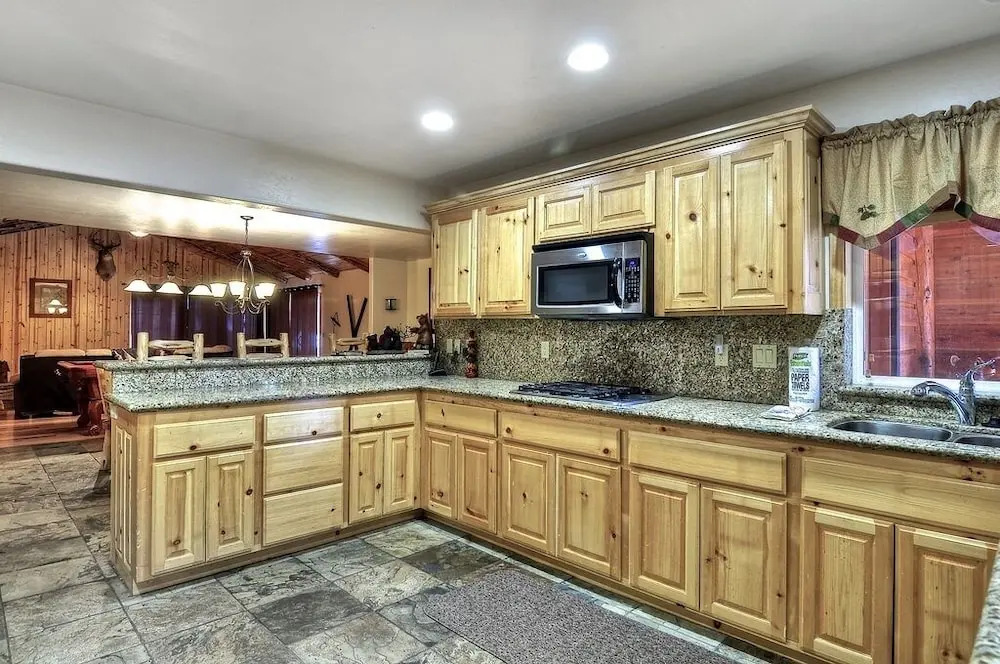 No. 21 Tamarack Lodge - 4 Br Cabin