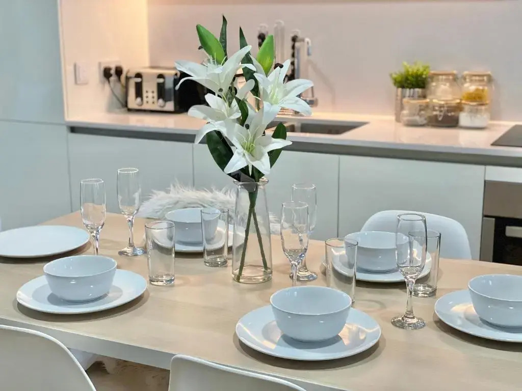 Large Townhouse 5 Beds with Two Parking Spaces - Manchester City Centre