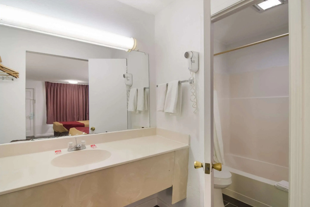Econo Lodge Calhoun North Damascus