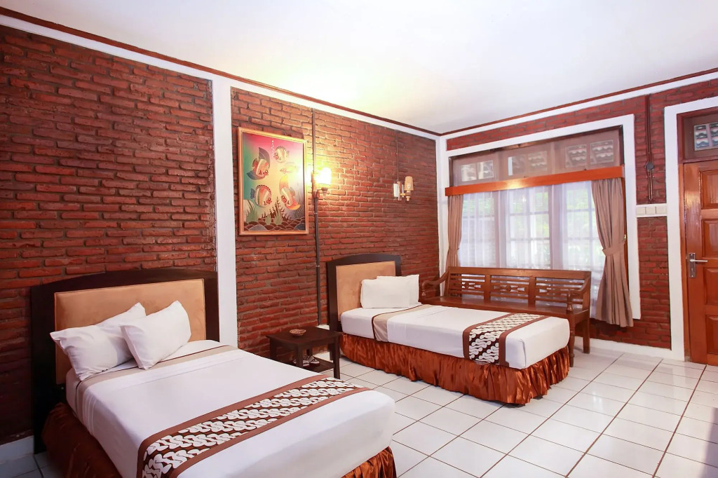 Paku Mas Hotel