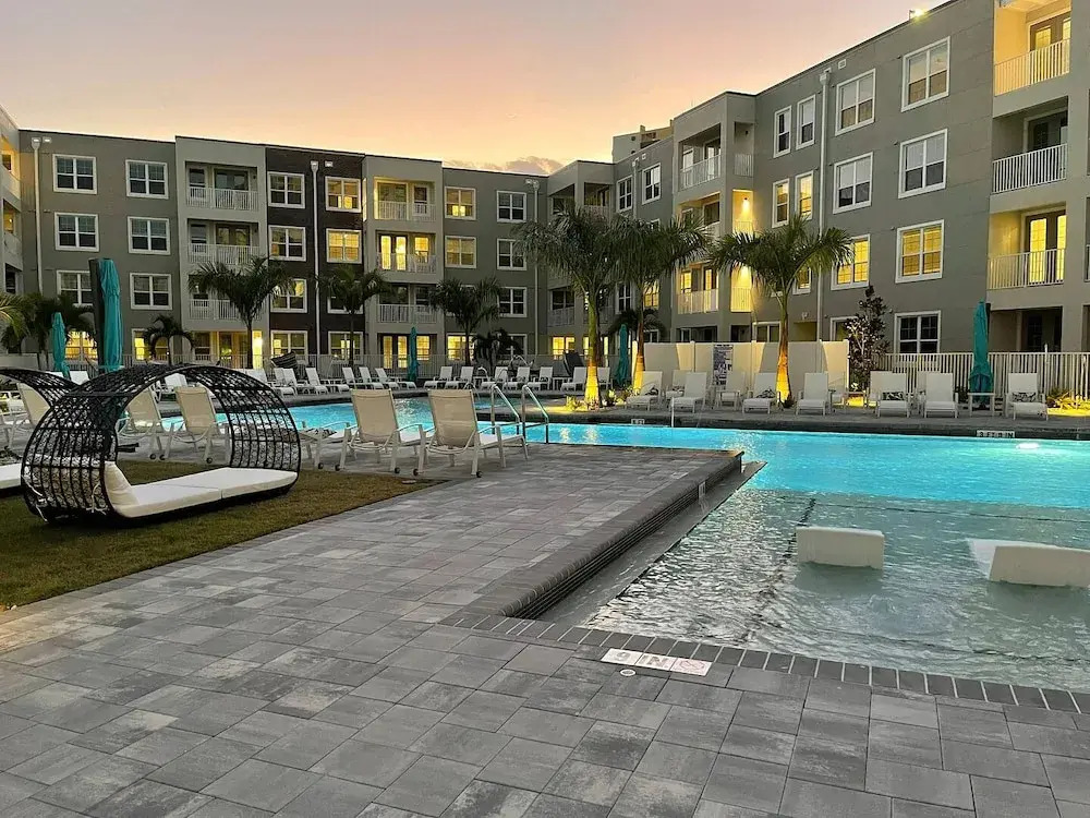 Landing Apartments near Edison Park Historic District