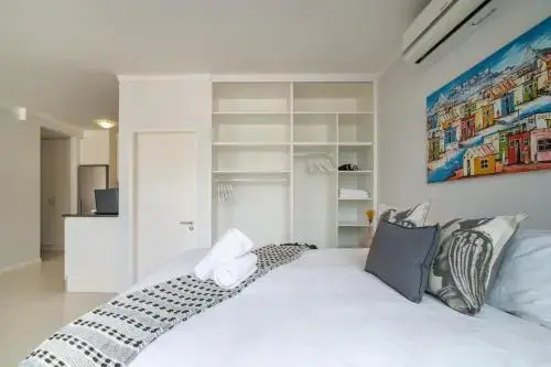 Four Seasons Apartments
