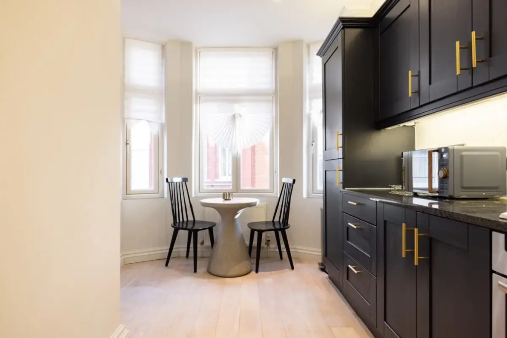 The Mayfair Arms - Modern & Bright 2BDR Apartment
