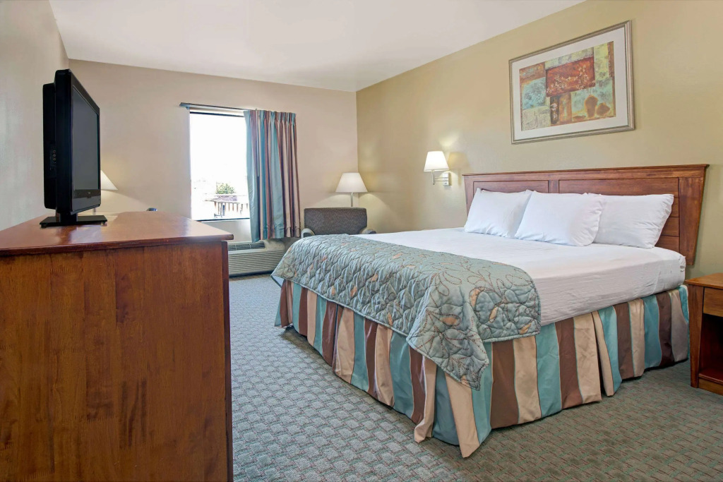 Days Inn by Wyndham Downtown St. Louis