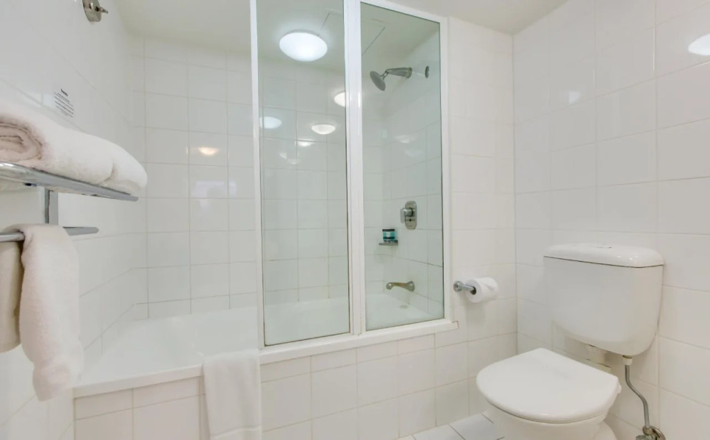 Oakbridge Hotel & Apartments