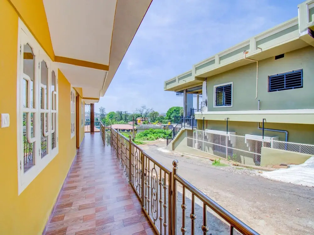 Oyo Home 23219 Bright Studio