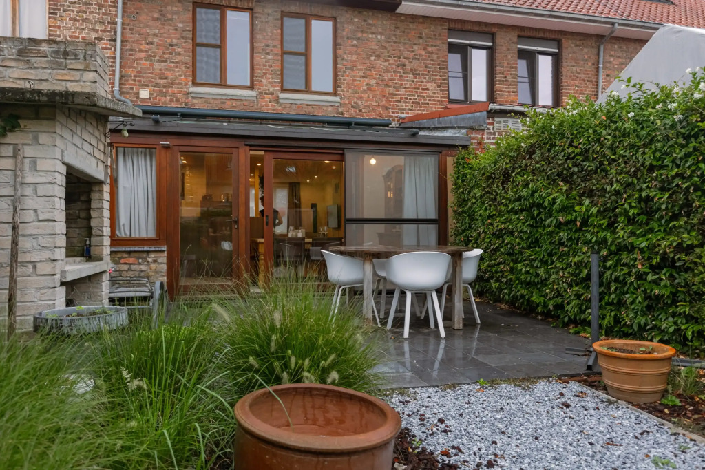 Cosy home with city garden