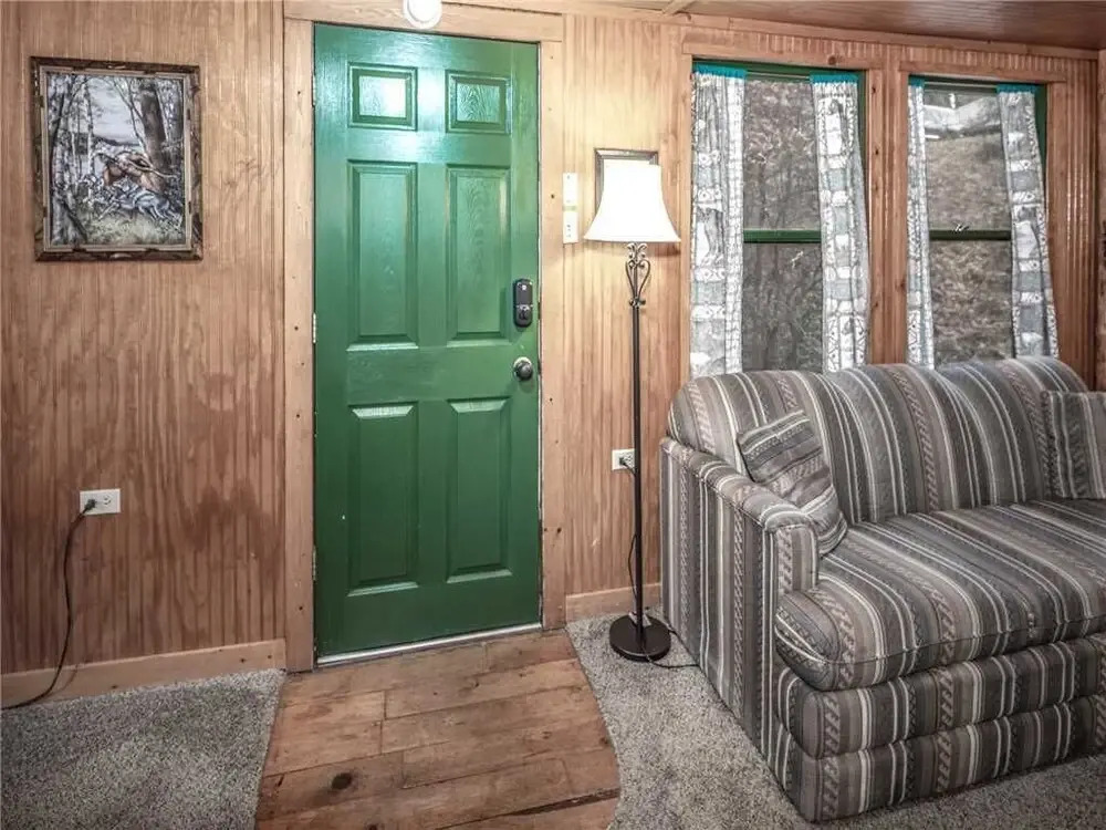 Bear Den, 3 Bedrooms, Front Porch, Midtown, Sleeps 7
