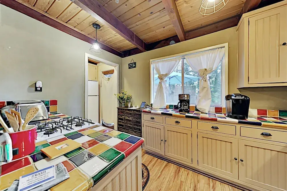 New Listing! Alpine W/ Private Hot Tub 2 Bedroom Cabin