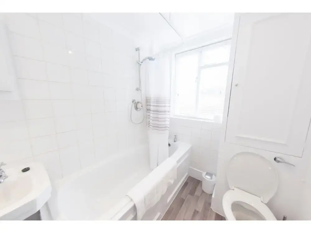 Newly Refurbished, Stylish 1BR Flat in Fulham