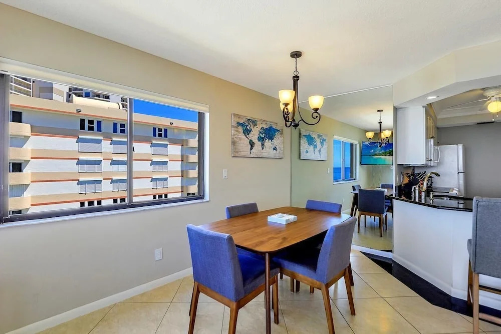 Inviting Beachfront Condo With Pool, spa and Views