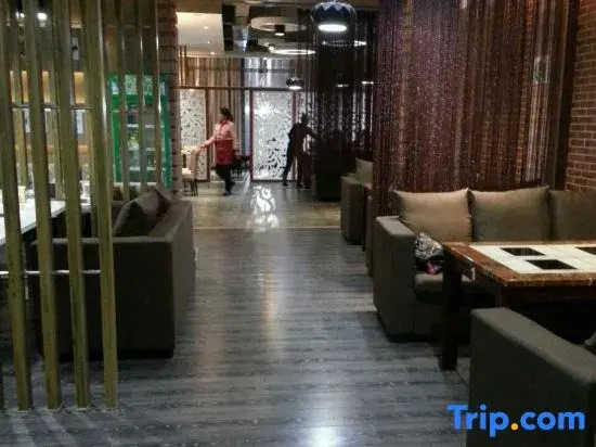 Sunite Youqi Oasis Business Hotel