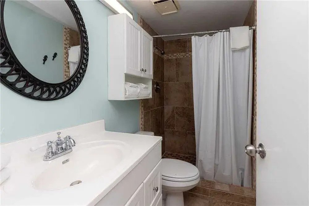Harbour Place 109 - 3 Br condo by RedAwning