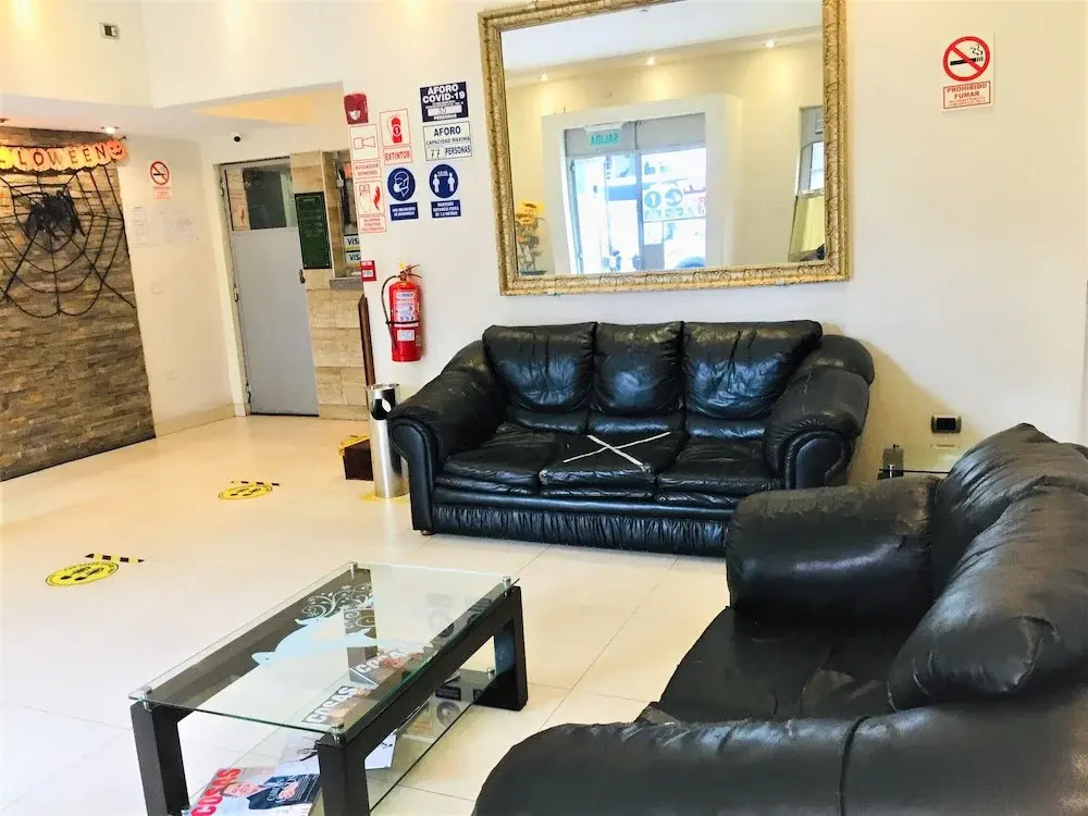 Hostal Carlos Tenaud