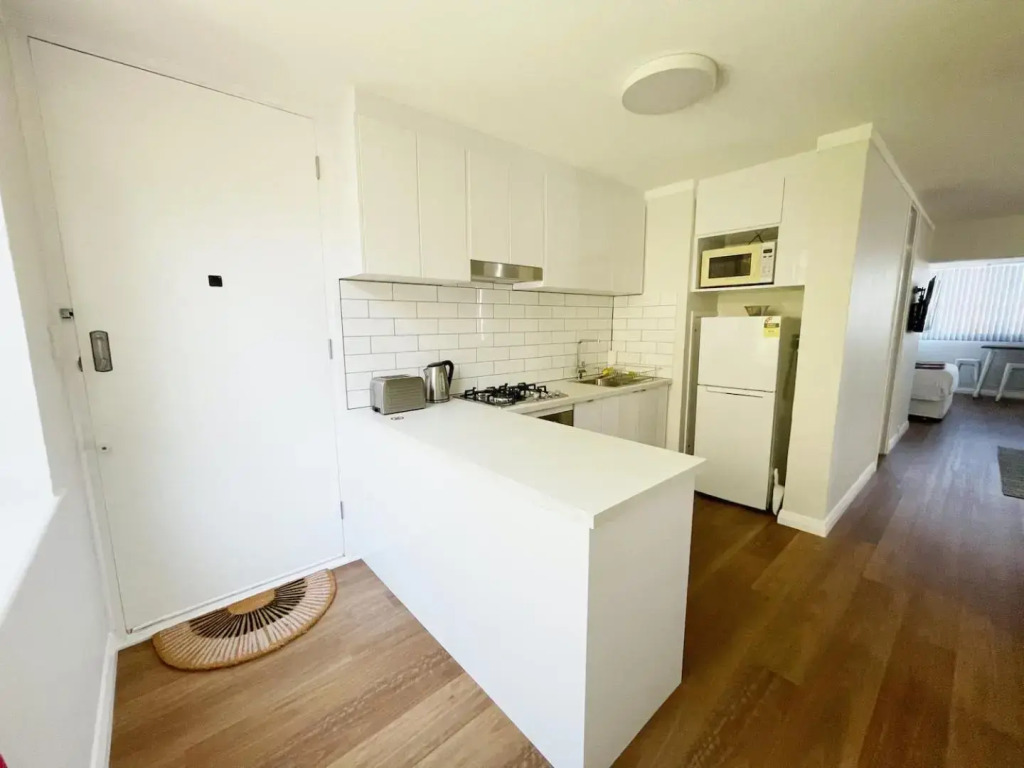 Studio 101 - First floor Fremantle studio apartment