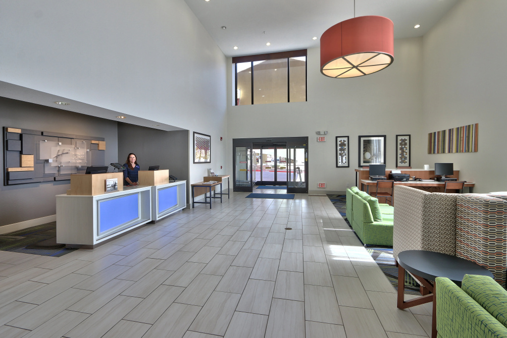 Holiday Inn Express Hotel & Suites Albuquerque - North Balloon Fiesta Park by IHG