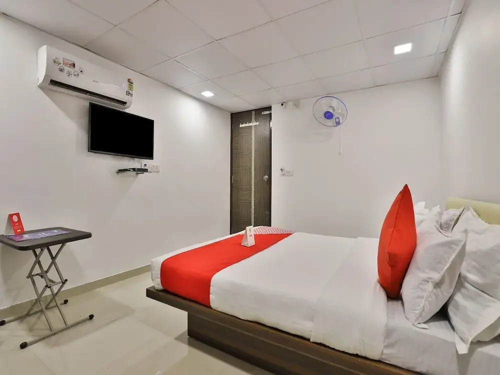 OYO 12229 Hotel Sarvagya