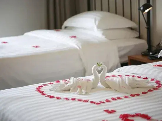 Haikou Guanlan Lake Huayi FengXiaogang film community filmmaker Hotel