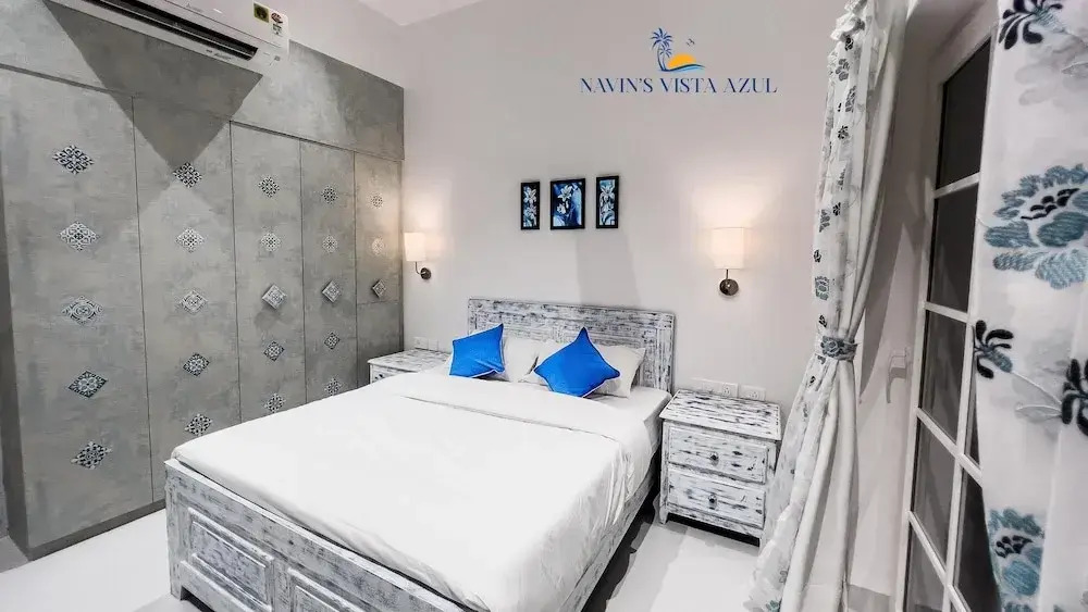 Navin S Vista Azul