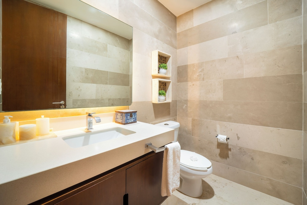 2 BR Roof Pool & Gym - Cruz con Mar 406