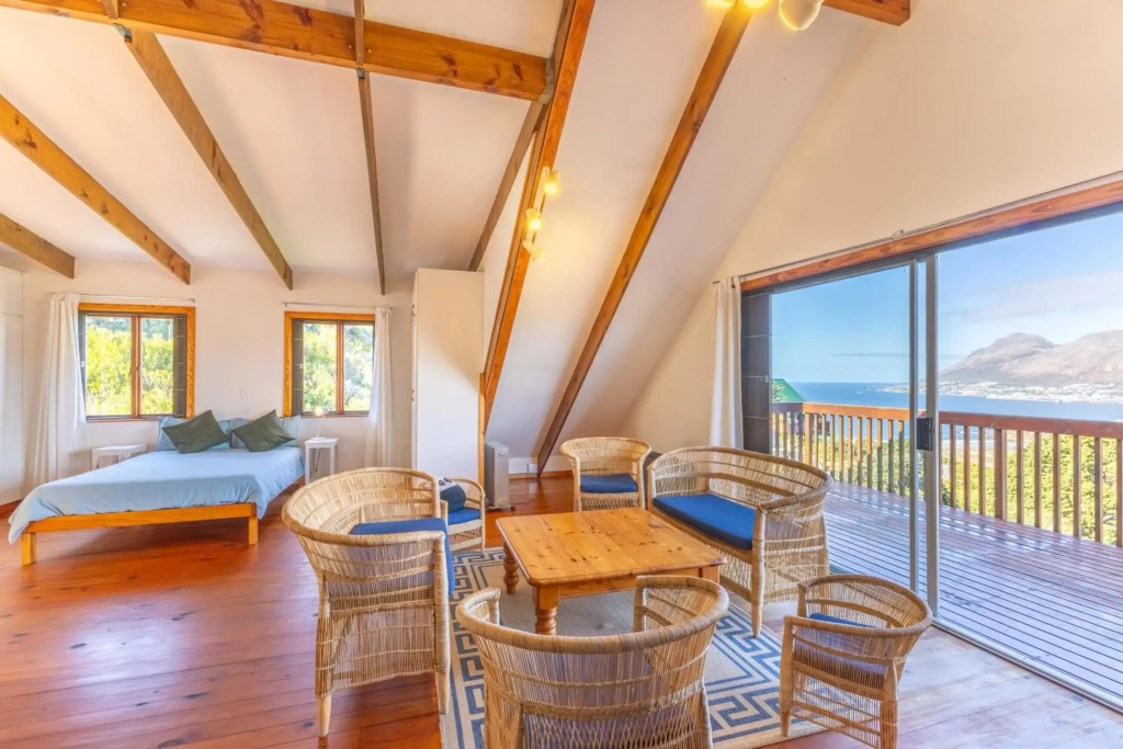 Lark House, Peaceful Mountain Home with Views over False Bay