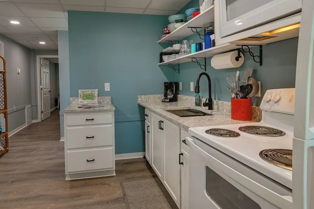 Below Deck Beach House: Walk to the Ocean