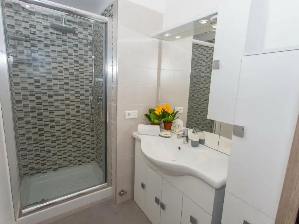 Appartement Menton, 3 pièces, 5 personnes - FR-1-196-230