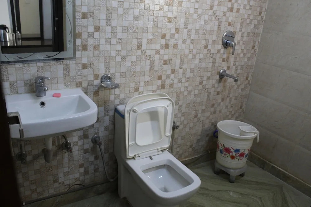 Hotel South Delhi Inn Just 10 Minute Away Form Nizamuddin Railway Station