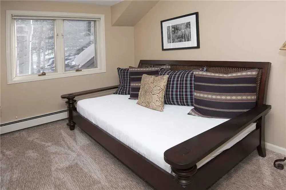 Sunburst Residence 5 Bedrooms 3.5 Bathrooms Home