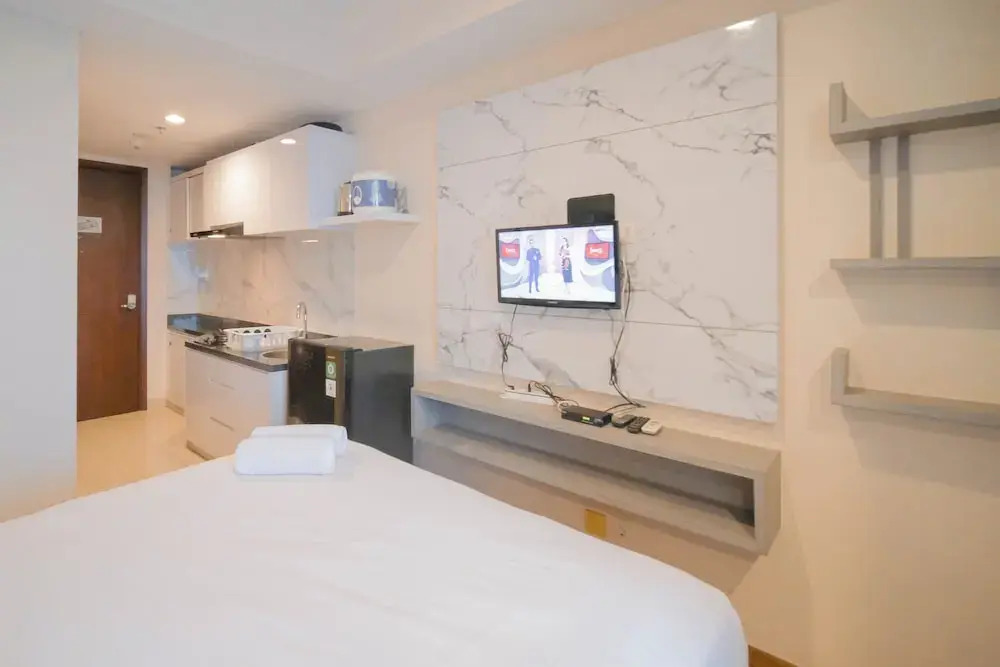 Compact And Comfortable Living Studio At Grand Sungkono Lagoon Apartment