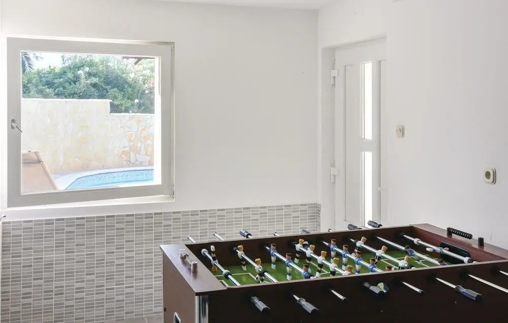 Beautiful Home In Vrboska